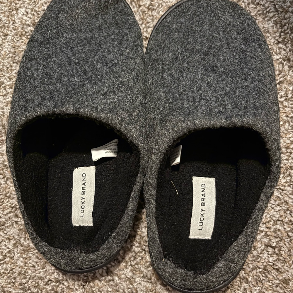 Lucky Brand Charcoal Slippers Size 6
